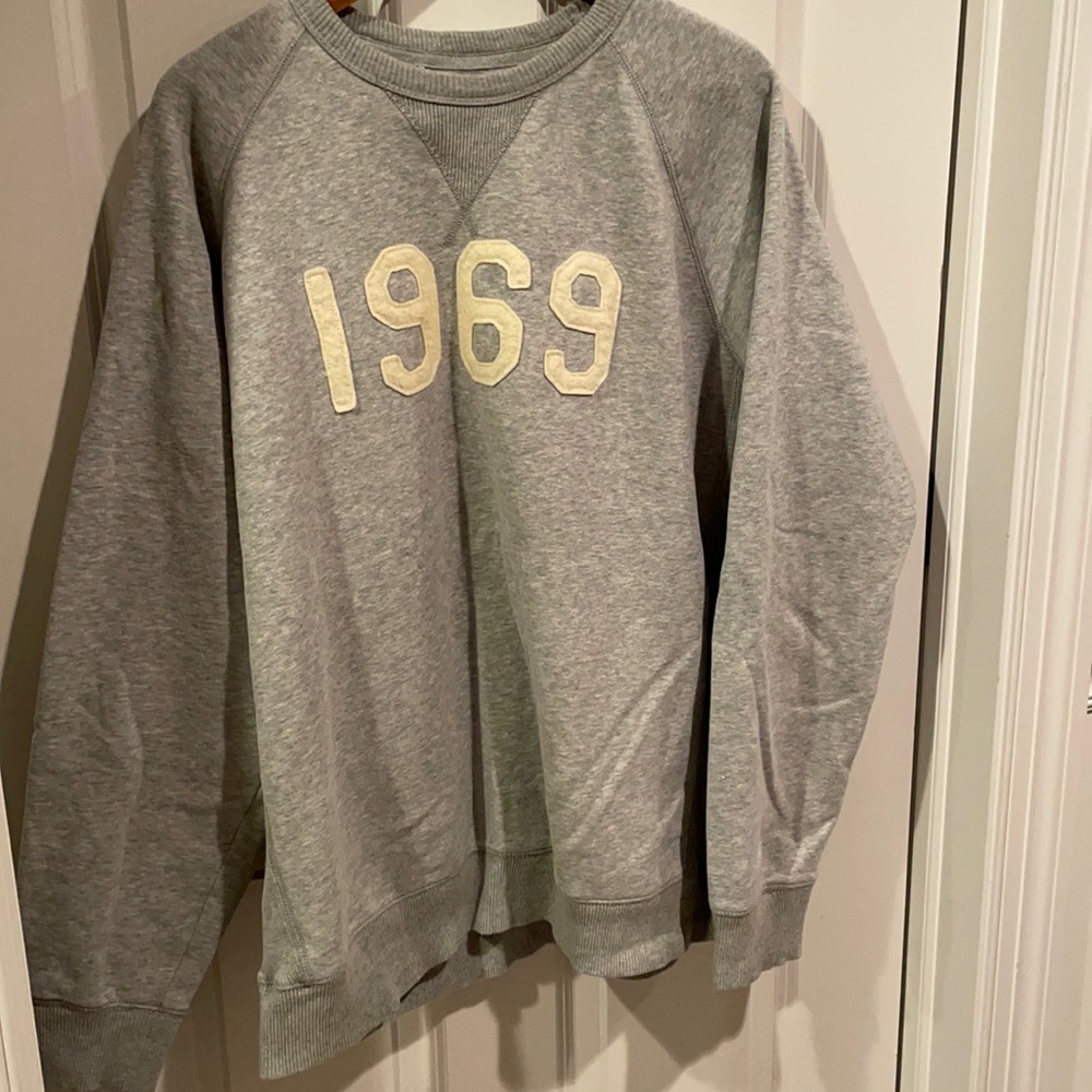 Men’s Gap Sweatshirt